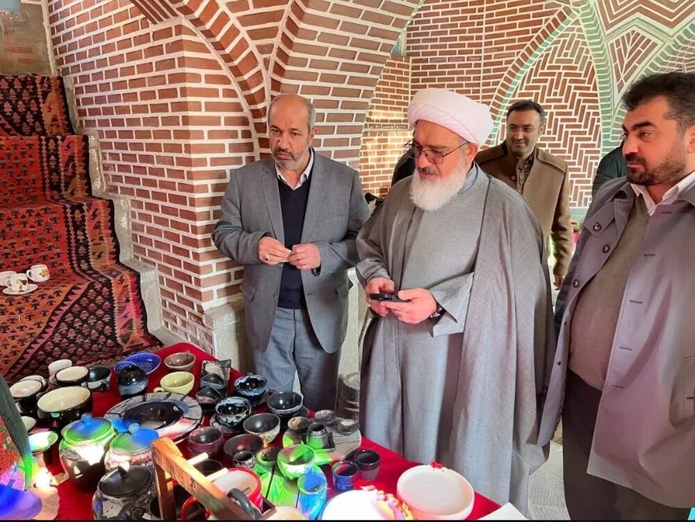 بازدید اعضای شورای شهر تبریز از نمایشگاه آثار هنری و تجسمی فرهنگسرای نیکدل