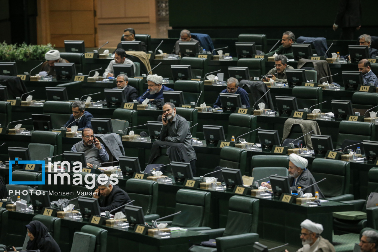 دبیران هیأت رئیسه مجلس انتخاب شدند