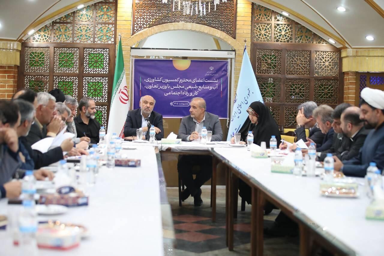 خرید ۶ همتی شیر خام برای نجات زنجیره لبنیات
