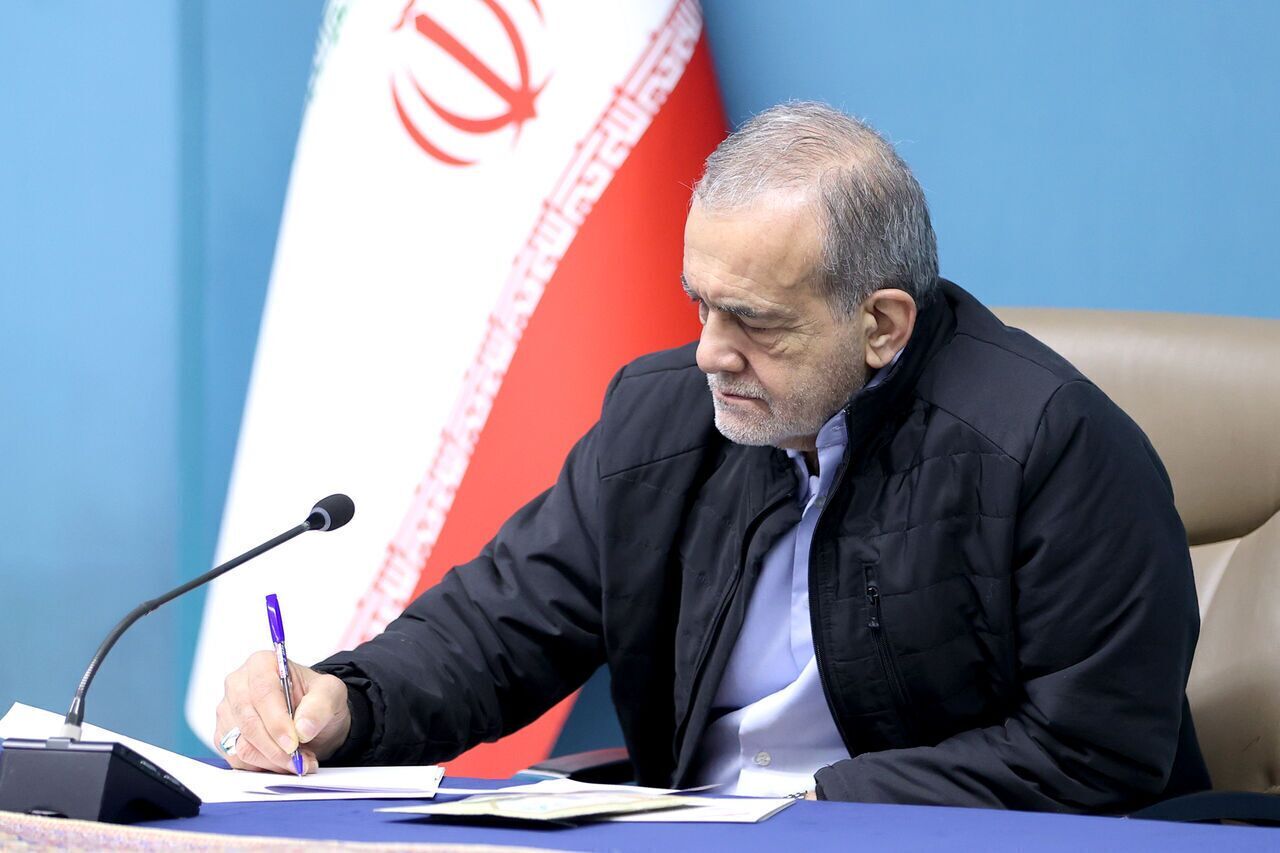 پیام تبریک دکتر پزشکیان در پی قهرمانی تیم ملی وزنه برداری جوانان ایران