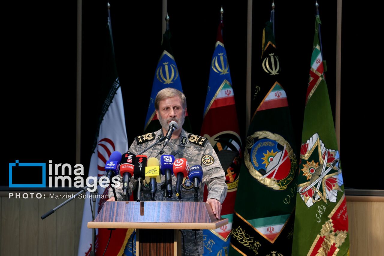 سرلشکر حاتمی: دشمن جرات نکرد حتی به سواحل ما نزدیک شود/ نیروی هوایی ارتش حماسه‌ها آفرید