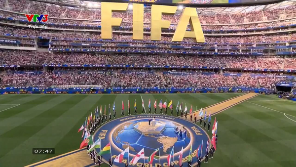 اهتزاز پرچم ایران در قلب لس‌آنجلس